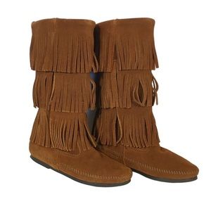 Minnetonka 3 Layer Fringe Suede Boots Size 5